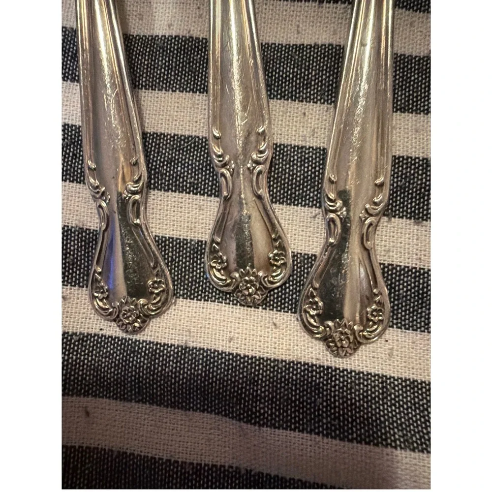 Rogers & Bro Daybreak Silver Plated Dinner Forks Set of 8 Floral Scroll Design